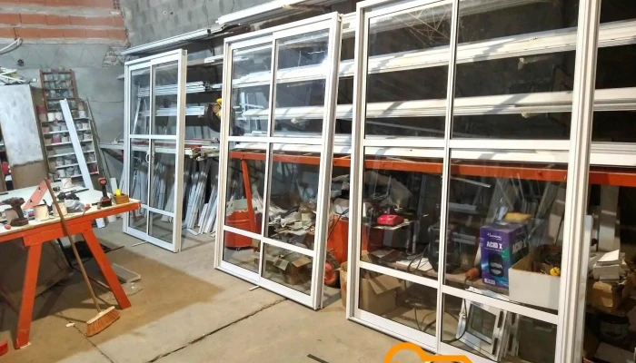 La Nueva Aberturas De Aluminio -  Cerca De Mi - Tostado