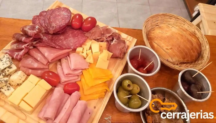 La Ochava Bodegon Comida Y Bebida - Sáenz Peña
