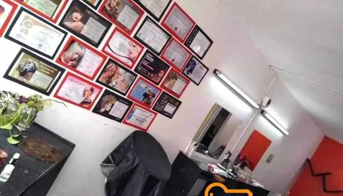Lorena Puertas Salon Unisex Del Propietario - Río Cuarto
