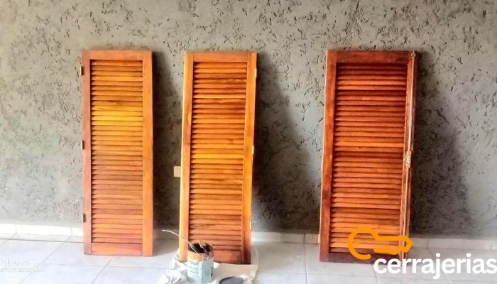 M&b Restauración de carpintería cama mesa sillas puertas ventanas persianas de maderas y plasticas - La Carlota