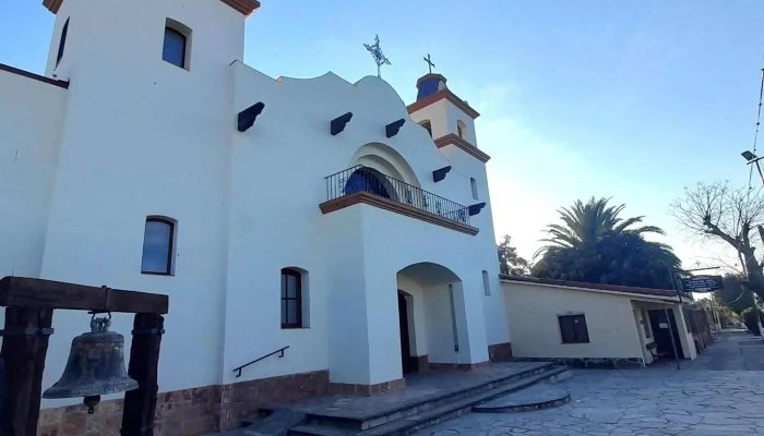 Parroquia Santiago Apostol Cerca De Mi - Campo Quijano