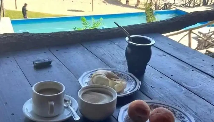 Puerto Yacarey -  Comida Y Bebida - Itatí