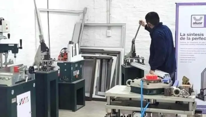 Scranton Mendoza Srl -   Aberturas De Aluminio Vidrieria  Fabricantes Dvh  Pintura Electrostatica Herrajes Y Accesorios Maquina - Las Heras